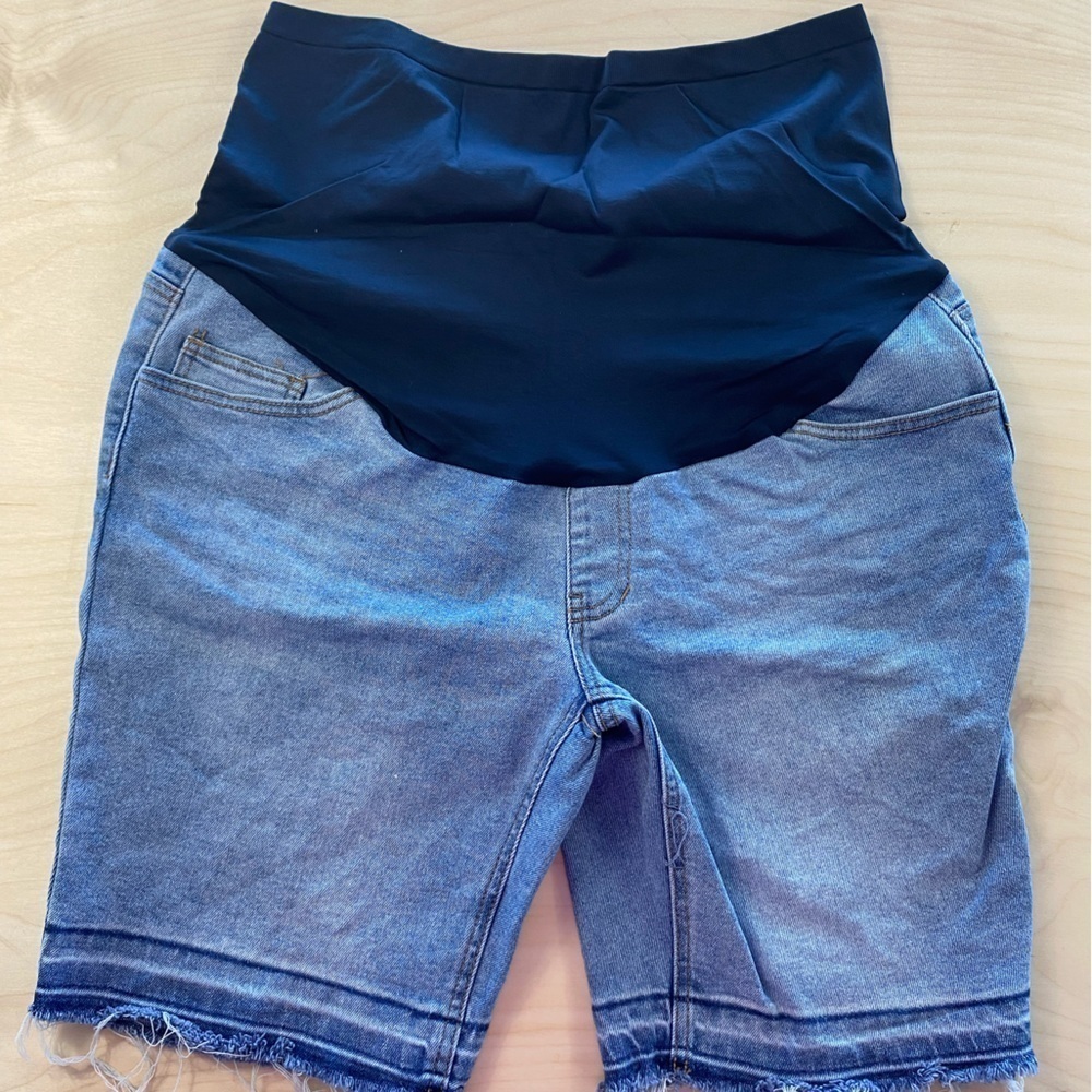 Time and Tru Maternity Shorts size Large (12-14) (DK)